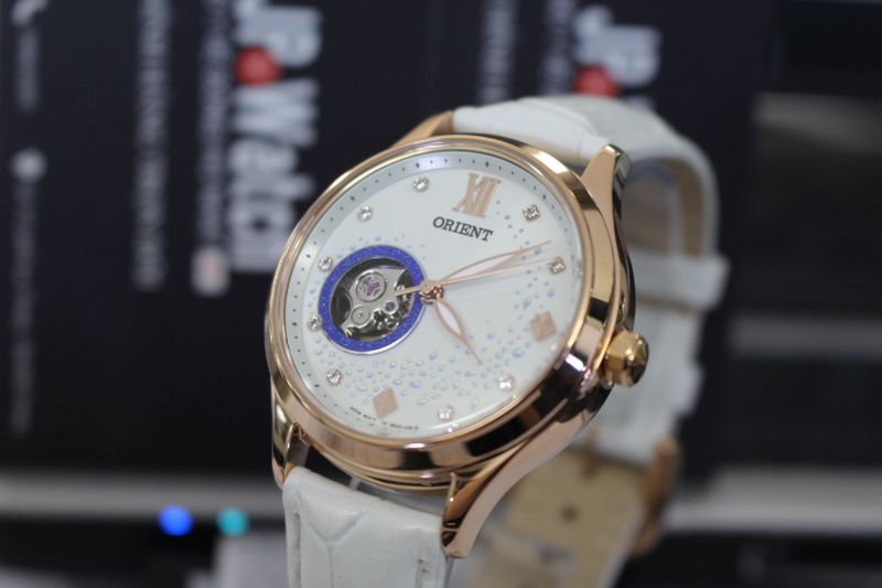 ​Đồng hồ Automatic được thiết kế với nhiều chi tiết quý giá
